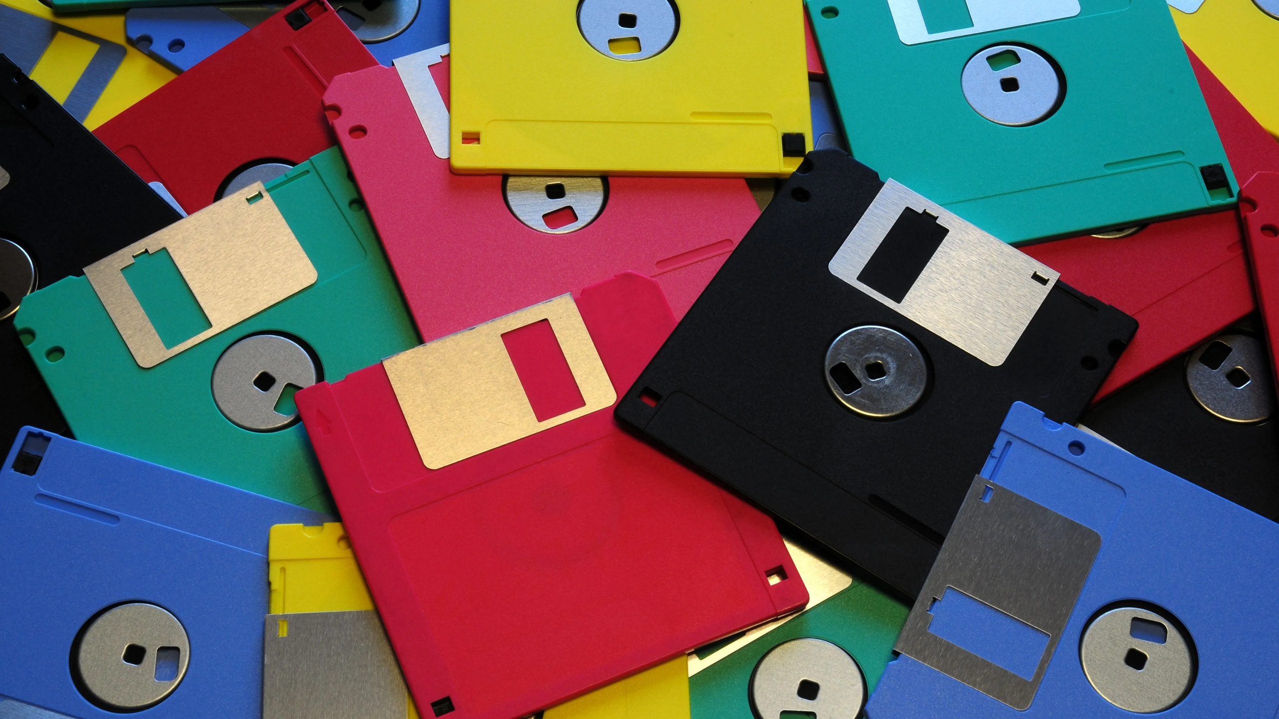 În Japonia, „dosarul cu șină” e vechiul „floppy disk”