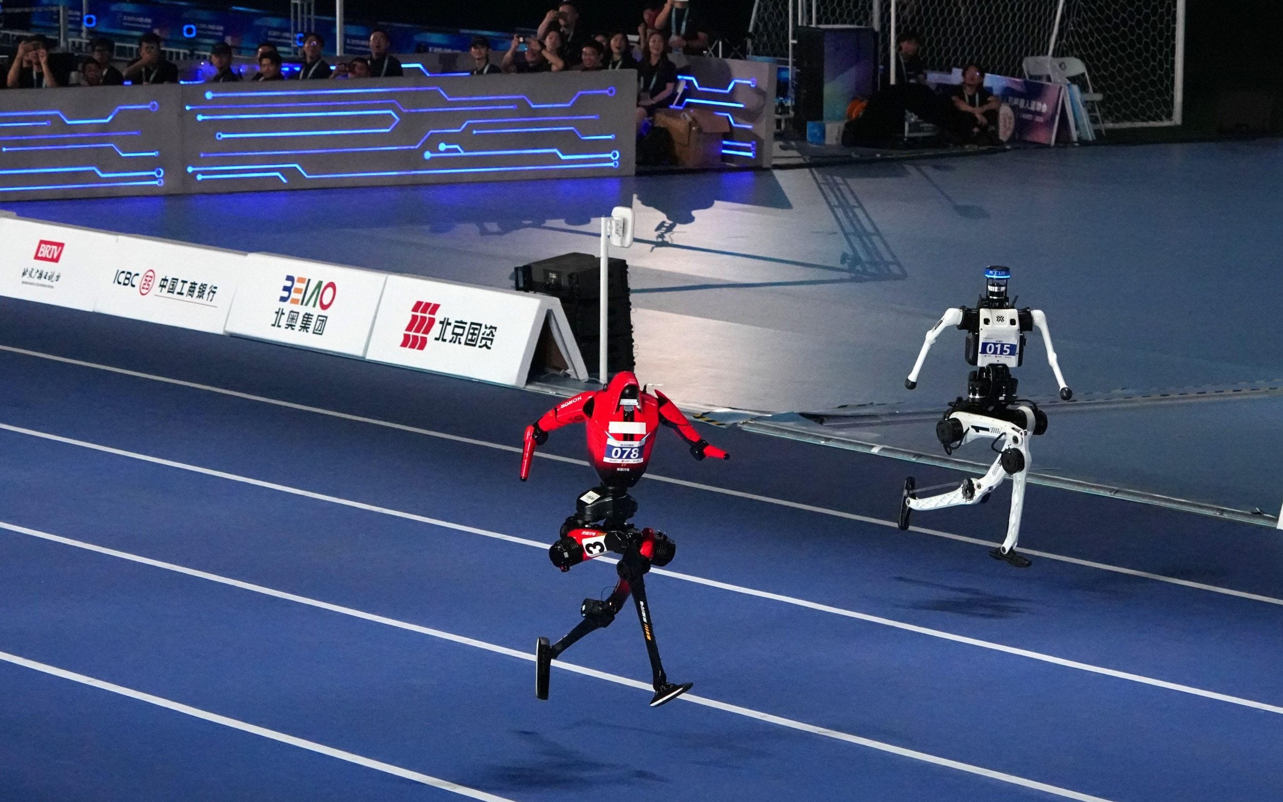 Un robot umanoid din China a alergat 100 de metri într-un timp mai bun decât Usain Bolt
